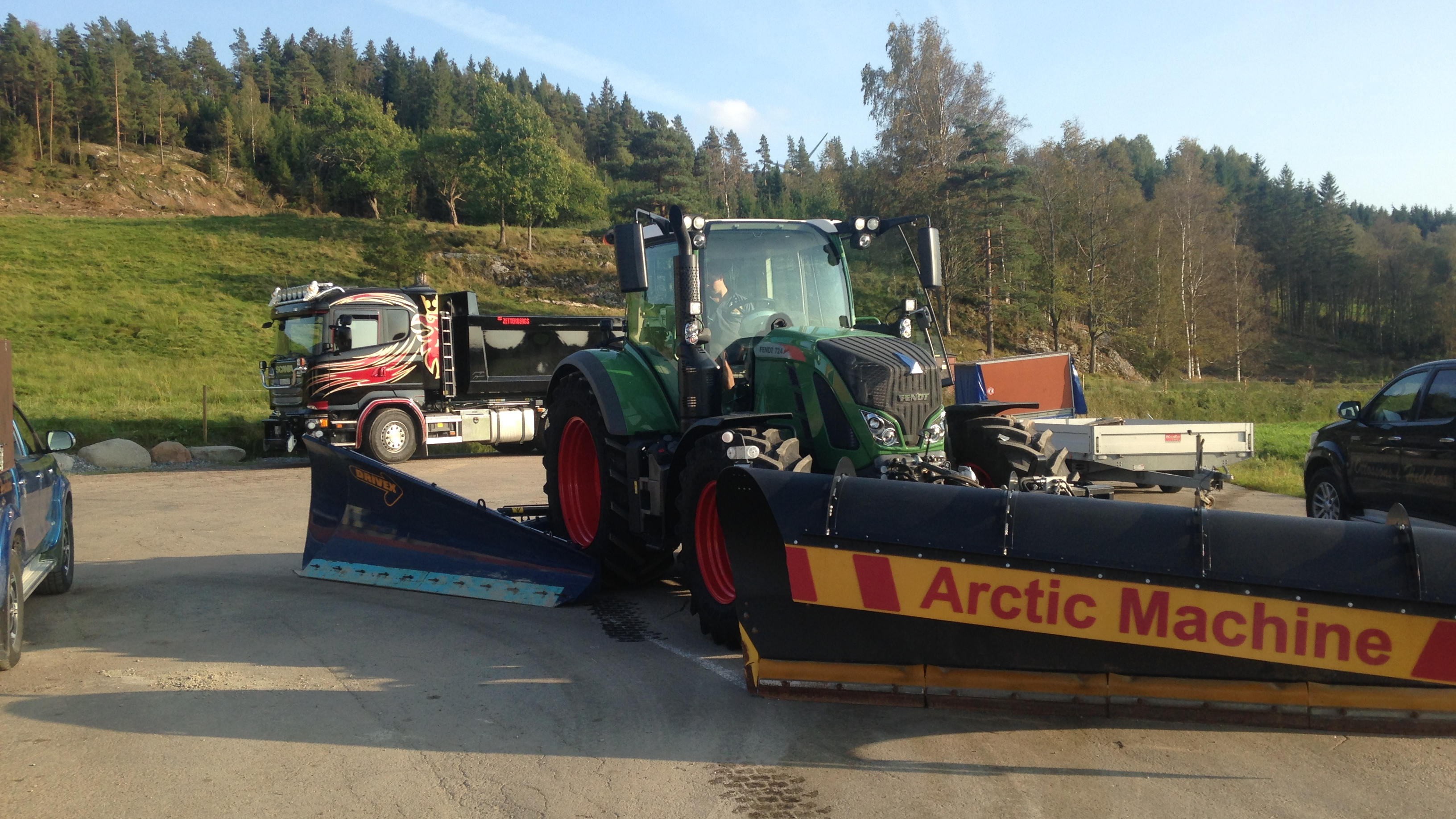 Traktorer för jordbruk även plogutrustade för vinterväghållning
